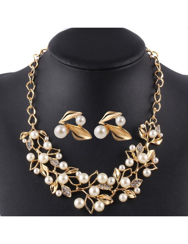 Jewels Galaxy White & Gold-Toned Gold-Plated Pearl-Studded Necklace Set 44094